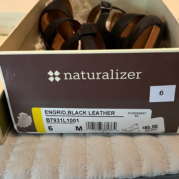 Naturalizer Engrid Black size 6 sandal. - Picture 2 of 11